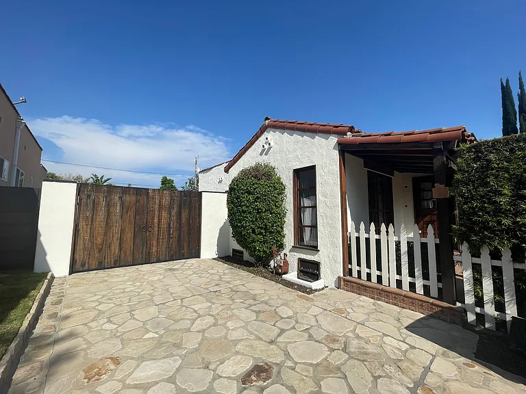 252 S Griffith Park Dr — Photo 7
