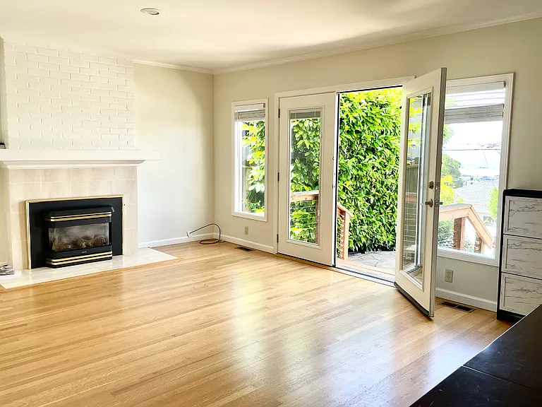 211 Cambridge Ave — Photo 4