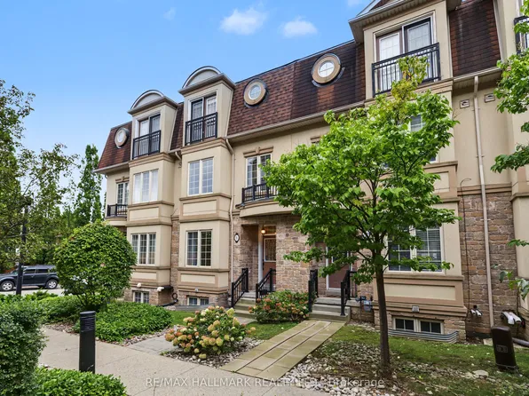 3 Flook Ln, Toronto, ON M2R 3Y5