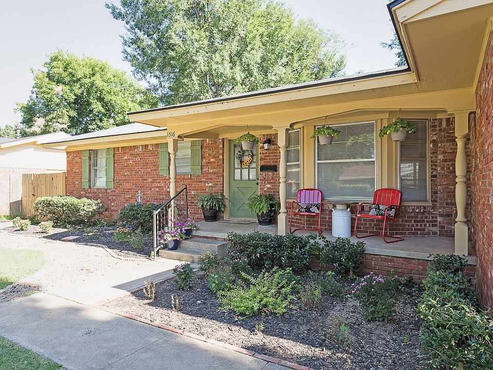 1st image of 1516 Oakwood Dr