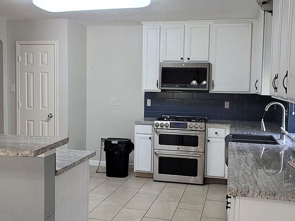 3rd image of 2118 Yacht Harbor Ln