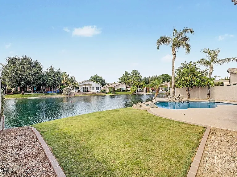 1852 W Havasu Way — Photo 1