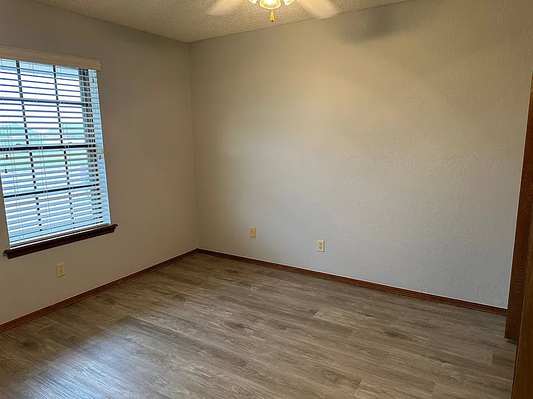 2210 Apple Ave #2210 — Photo 7