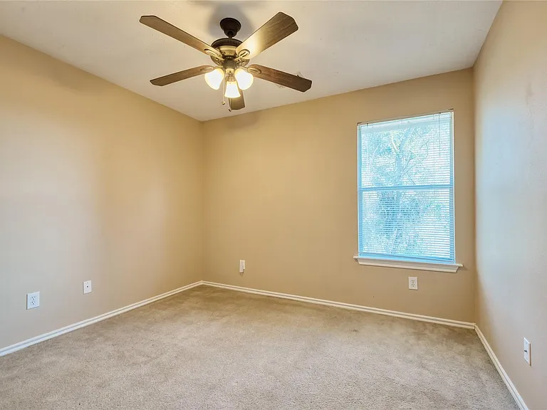 2831 Hackamore Hollow Ln — Photo 18