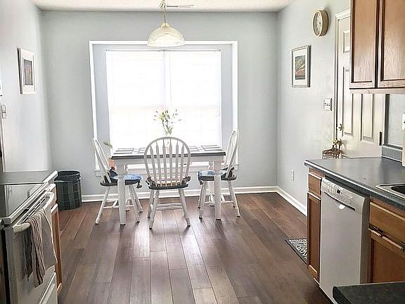 Eat-in Kitchen