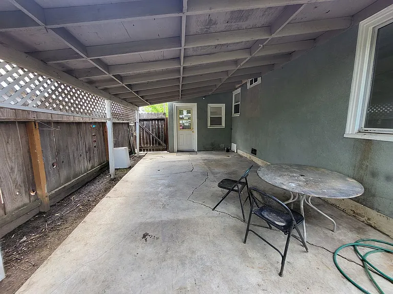 555 W Whittier Ave — Photo 37
