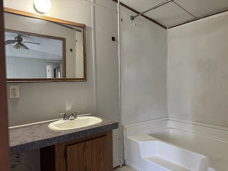 406 Ravenwood Dr — Photo 4