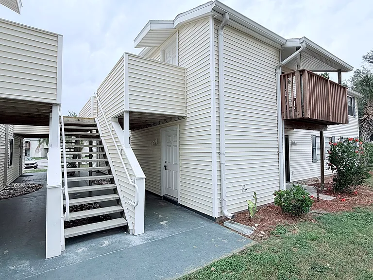 131 Sabal Ct #E — Photo 2