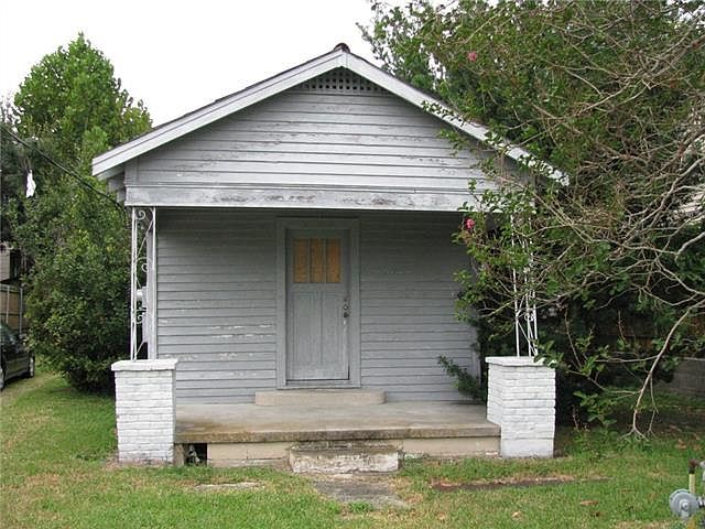 1st image of 812 Cedar Ave