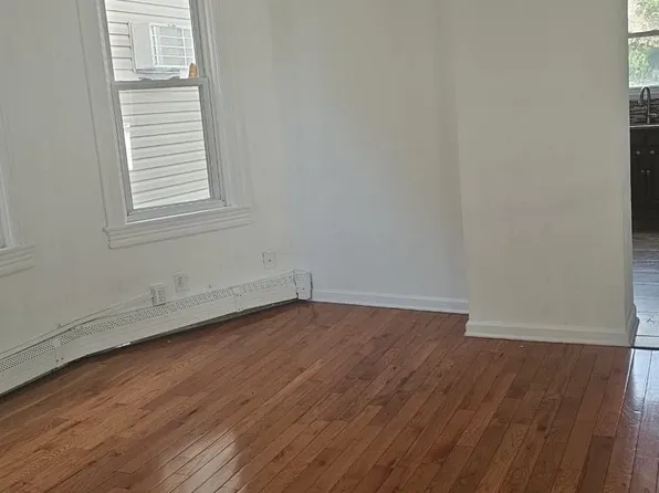 549 Avenue East image 8 of 15