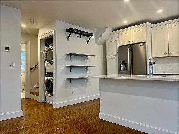 3rd image of 199 Aquidneck Ave
