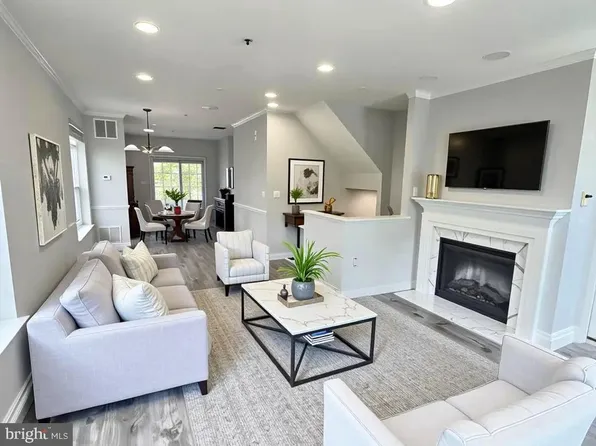 5548 Capital Gateway Dr #393, Suitland, MD 20746