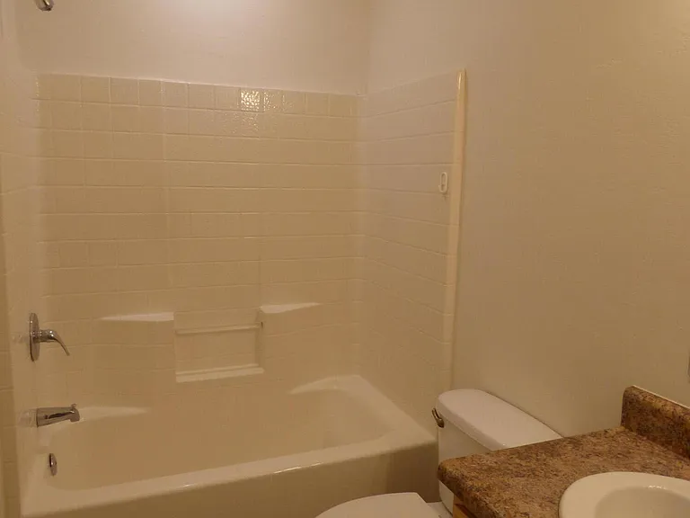 1077 N Riverside Dr #1 — Photo 17