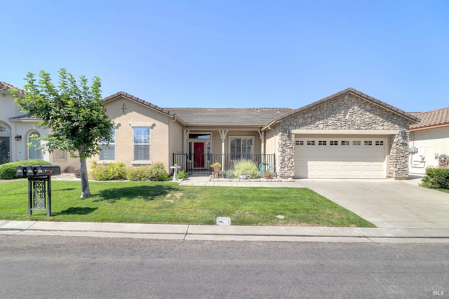 507 Twin Lakes Lane photo 1