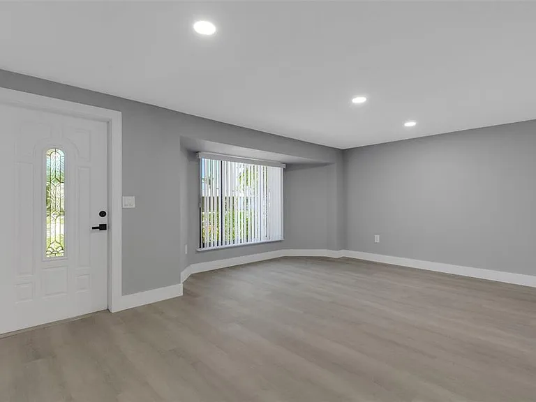 4645 Hunter Ridge Dr — Photo 14