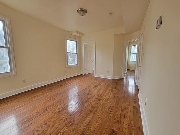 2nd image of 118 Cedar Ave #2E