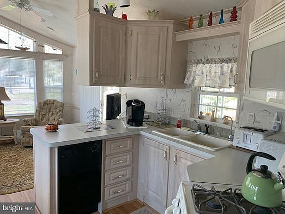 5th image of 165 Fremont Ave #406