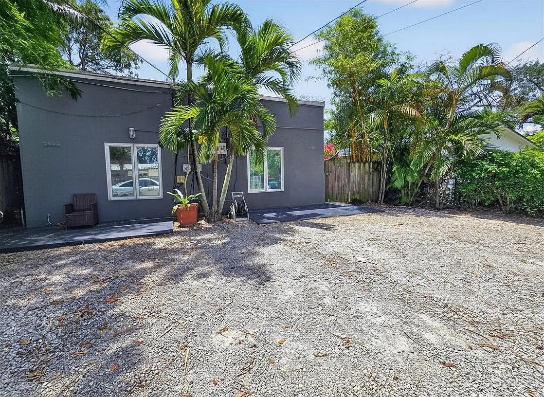 5 bed, 3.0 bath, 2040 sqft, $1,375 — Photo 1