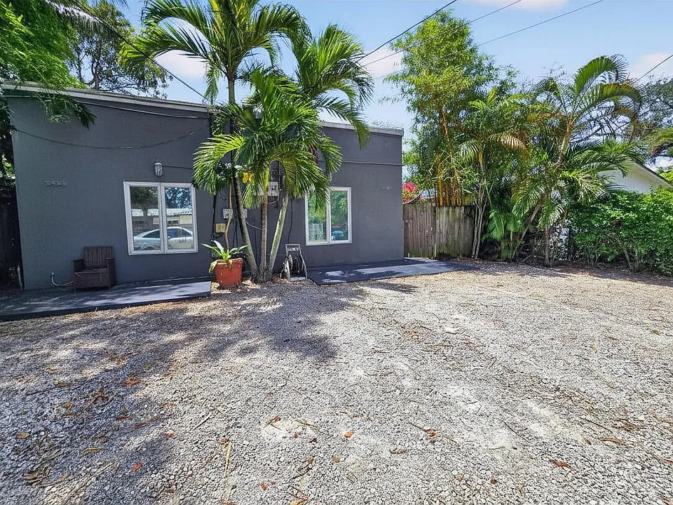 2426 NE 184th St