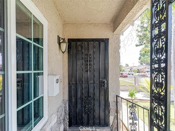 5th image of 969 W Laurel St