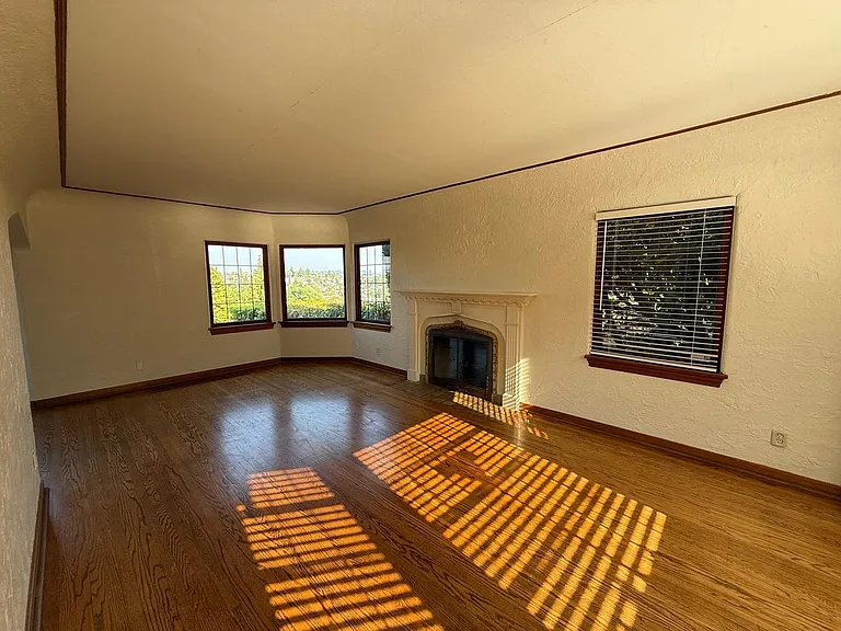 2466 Montavista Pl W — Photo 3