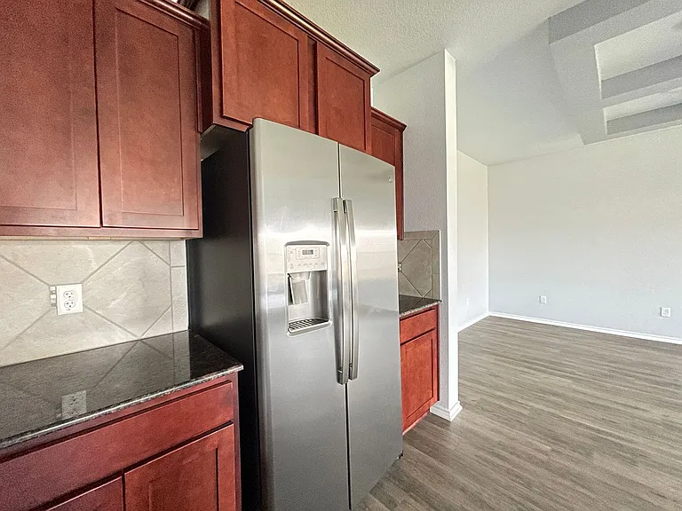 808 Hickok Dr — Photo 15
