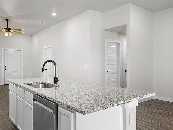 2nd image of 611 E 16th St