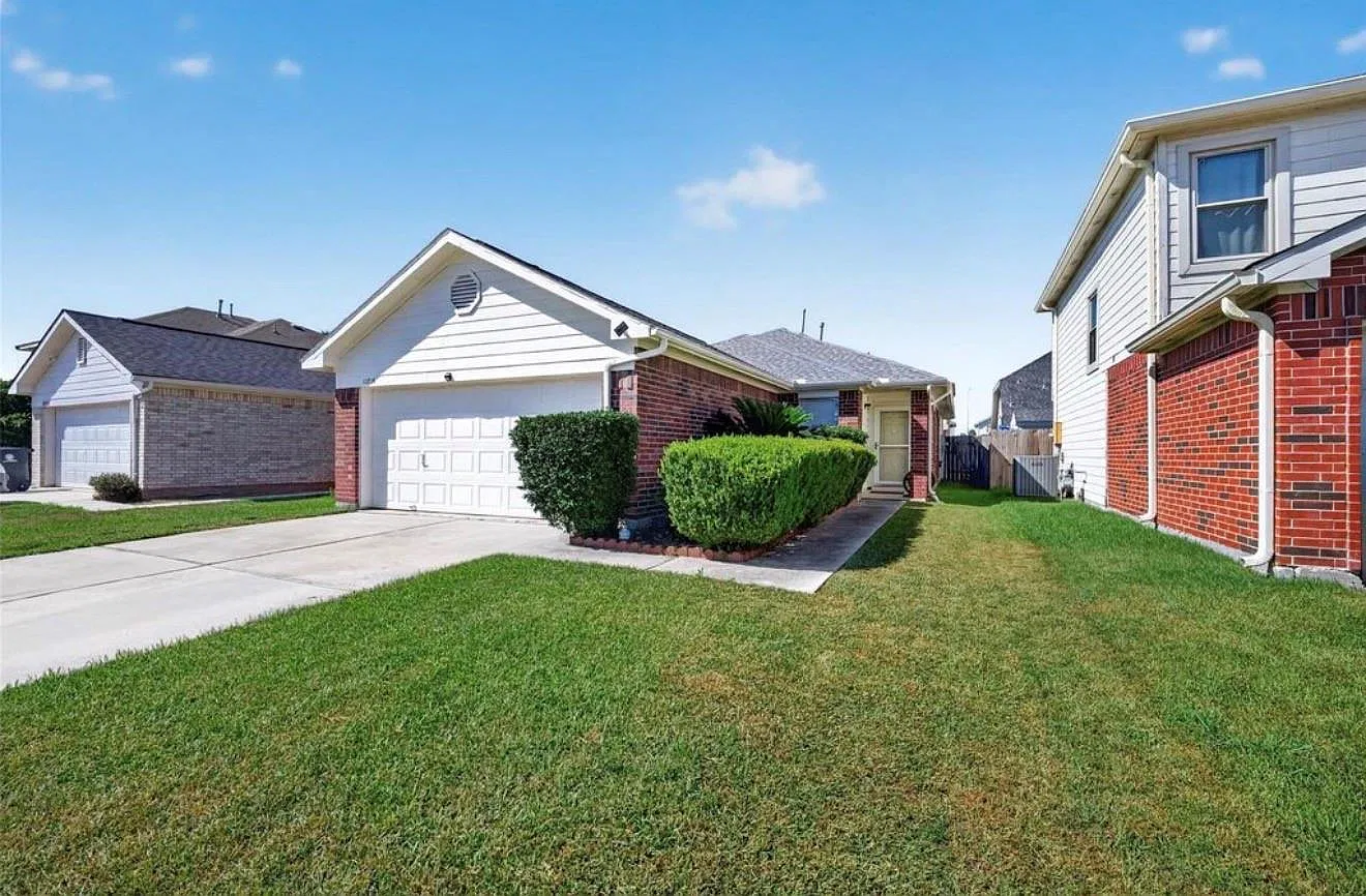 3 bed, 2.0 bath, 1168 sqft, $1,850 — Photo 1