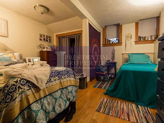 5th image of 50 Garden St APT 1R