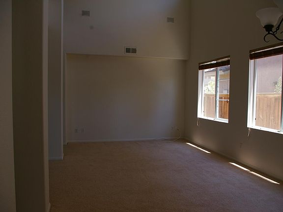 5th image of 368 Flower Hill Way