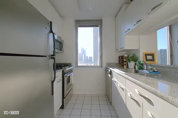 Rented by Citi Habitats | media 31