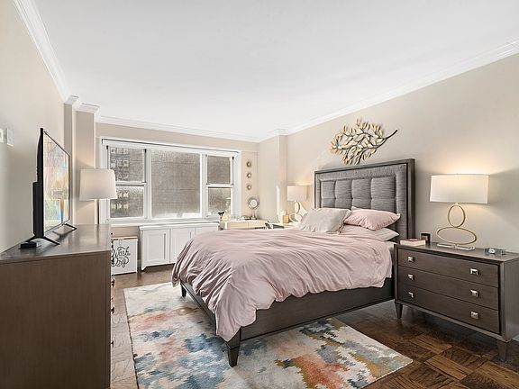5th image of 159 W 53rd St APT 25E