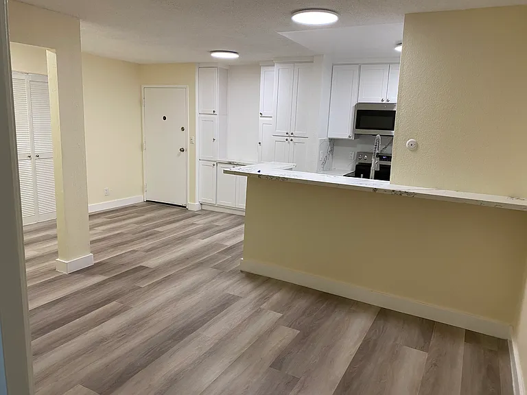 Mandarin Dr — Photo 82