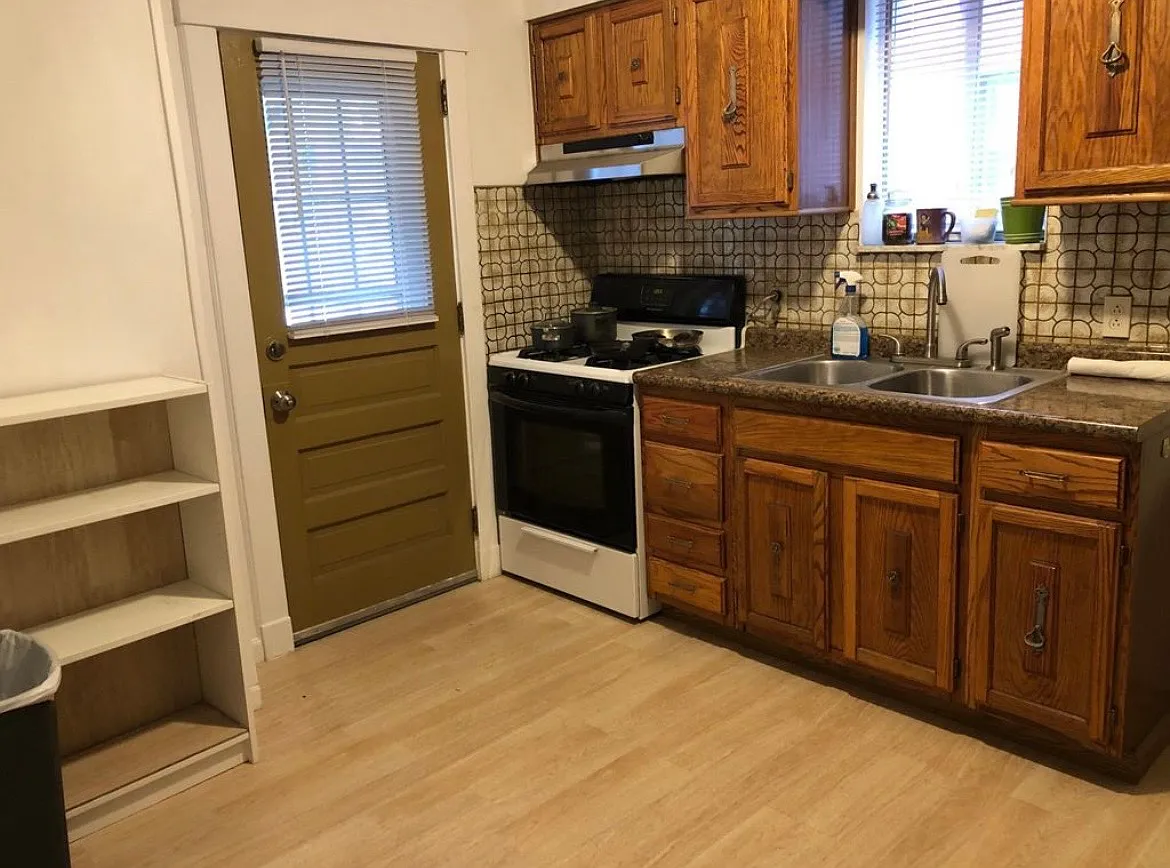 3 bed, 1560 sqft, $725 — Photo 2