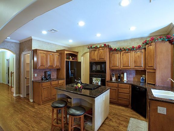 Kitchen features huge walk-in Pantry, built-in indoor grill, new dishwasher.