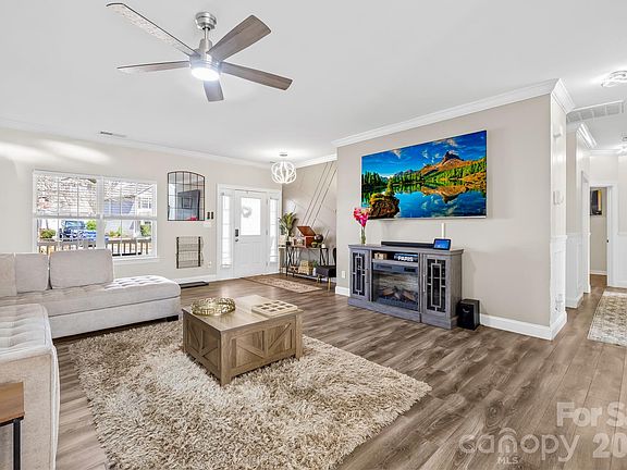 5th image of 6406 Castlewynd Ct