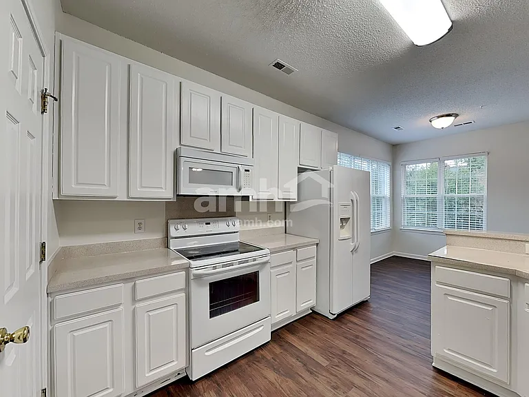 6604 Conifer Cir — Photo 3
