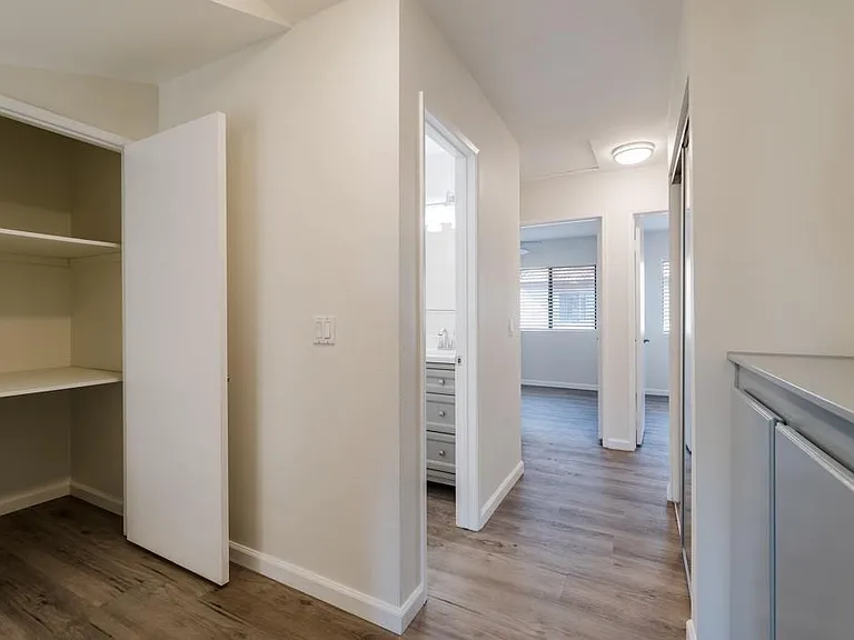 5800 Owensmouth Ave #14 — Photo 8