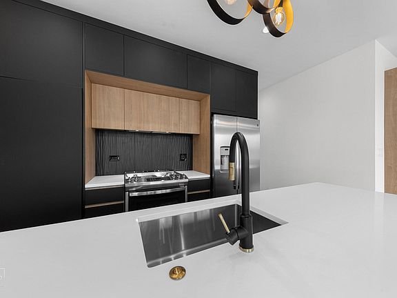 5th image of 3653 W Barry Ave #8