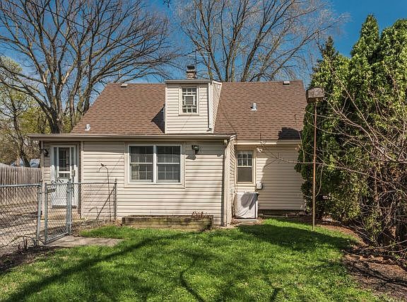 5th image of 10423 W Palmer Ave