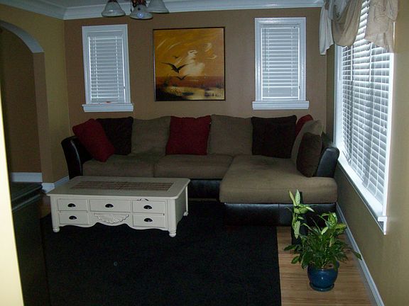 3rd image of 624 Bellsworth Ct