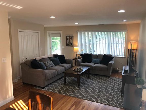 5th image of 9013 Old Bonhomme Rd Floor 2