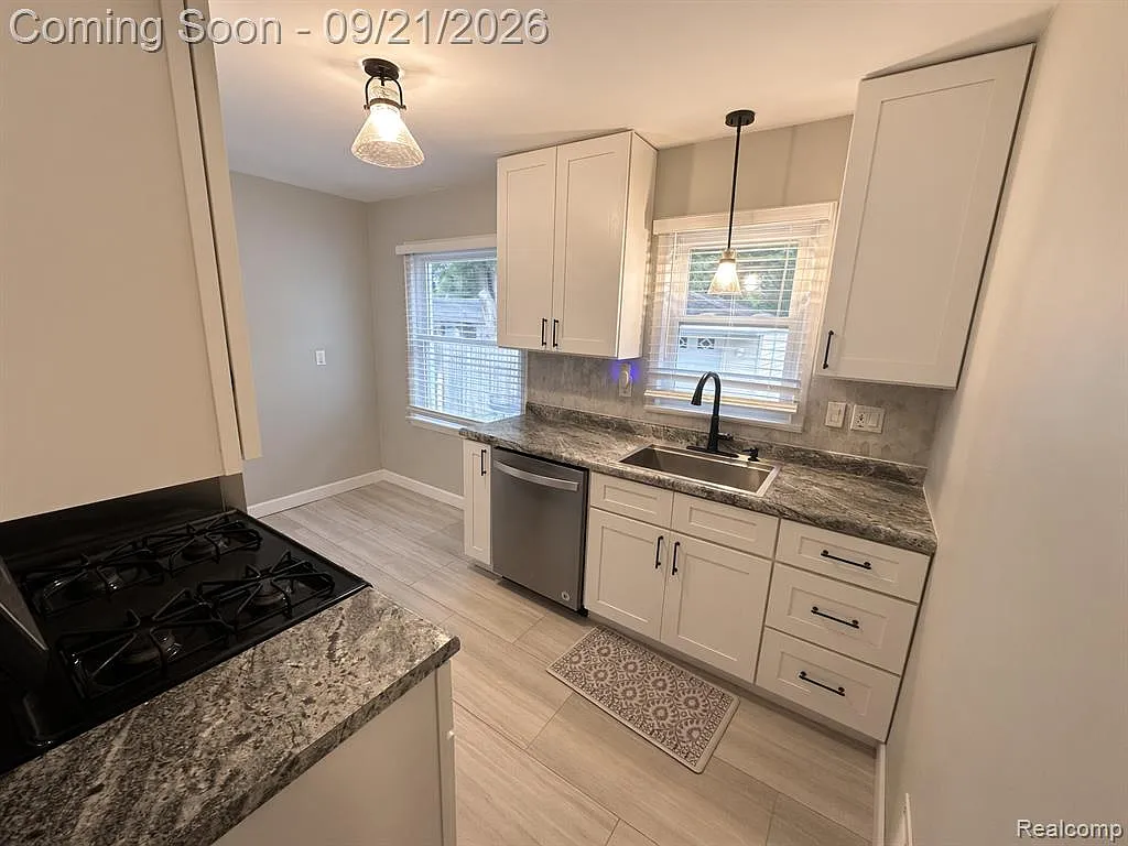 3 bed, 1.5 bath, 870 sqft, $2,300 — Photo 3