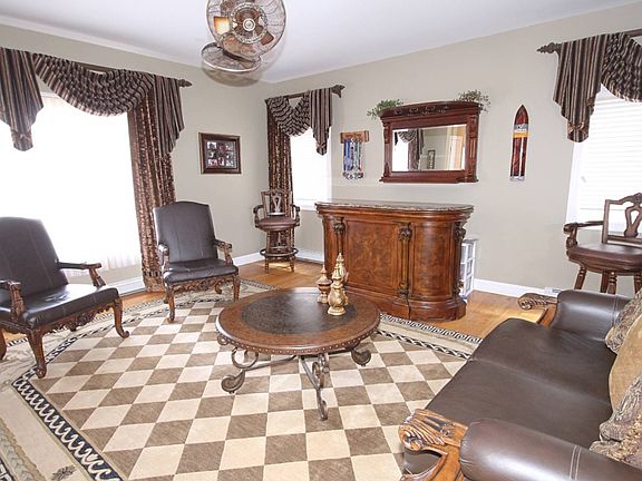 4th image of 234 Brehaut Ave
