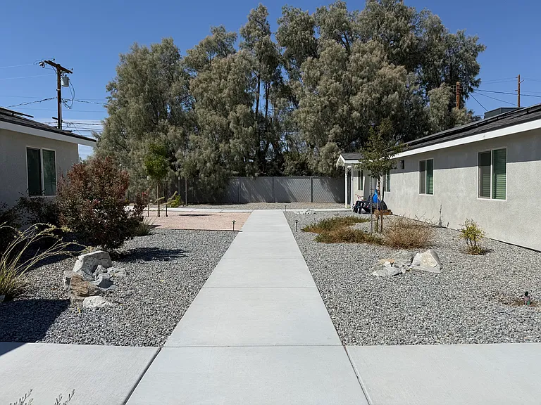 328 W Robertson Ave #A — Photo 2
