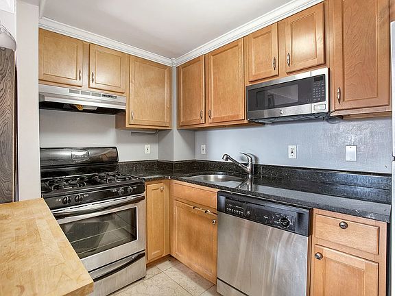 4th image of 1443 28th Ave APT 3E