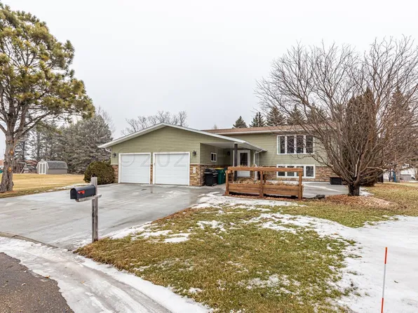 161 Evergreen Cir, Kindred, ND 58051