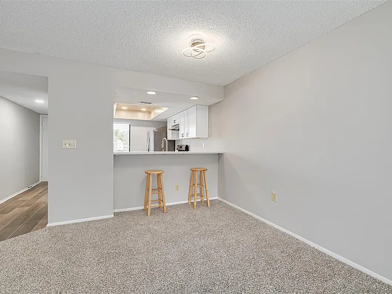 218 Caryl Way — Photo 7