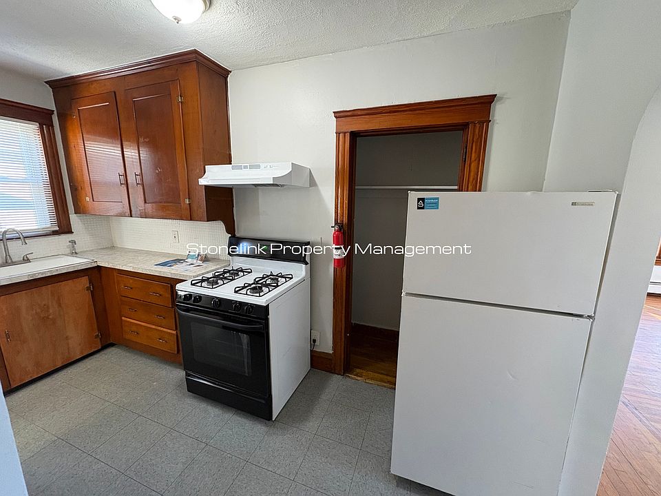 1st image of 1088-1090 Lonsdale Ave #2F