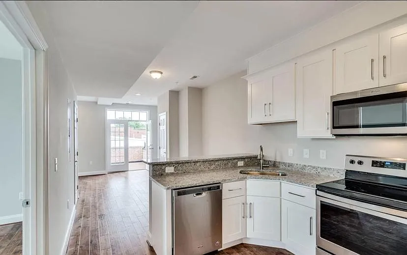 1 bed, 700 sqft, $3,000 — Photo 2